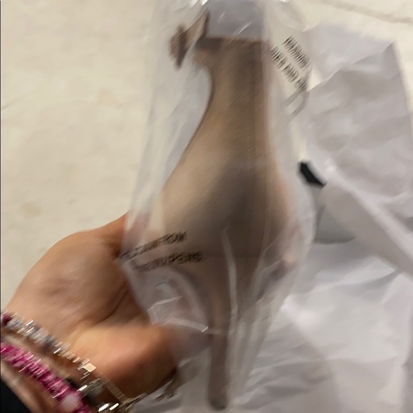 New G.I.L.I. Bow Front Sandals - Lucille - Picture 4 of 4